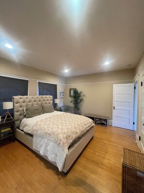 Room - Airy and Light-Filled 2 BR Treehouse in Pasadena with massive outdoor space! (Pasadena)