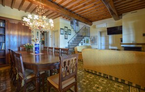 Dining - Lovely home in Santo Stefano with WiFi (Santo Stefano)