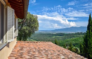 Property grounds - Lovely home in Santo Stefano with WiFi (Santo Stefano)