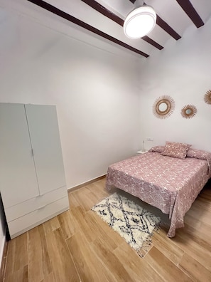 3 chambres, fer et planche à repasser, Wi-Fi, draps fournis