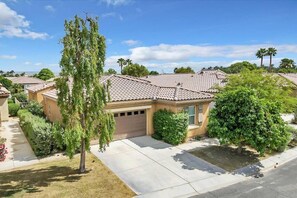Exterior - Desert Paradise, Hot Tub, Pool (Indio)