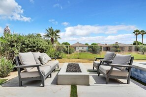 Terrace/patio - Desert Paradise, Hot Tub, Pool (Indio)
