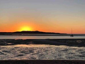 Beach nearby - Seascape Retreat: Time to Slow Down (Agnes Water)
