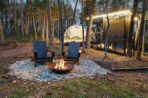 A forest cabin with a fire pit, two Adirondack chairs, and a covered deck. - Mirrored Lost Lake Dome In Cosby - Your Ultimate Hideaway! (Cosby)