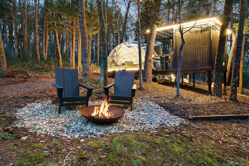 Mirrored Lost Lake Dome In Cosby - Your Ultimate Hideaway!