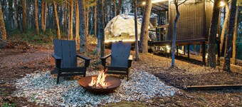 Mirrored Lost Lake Dome In Cosby - Your Ultimate Hideaway!