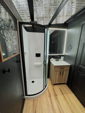 Towels, soap, toilet paper - Mirrored Lost Lake Dome In Cosby - Your Ultimate Hideaway! (Cosby)