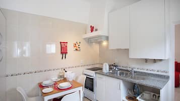 Fridge, microwave, stovetop, electric kettle