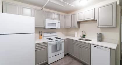 Renovated 1-bedroom apartment in Downtown Falmouth Located Right on Main Street