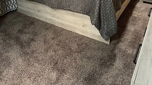 2 室のベッドルーム、WiFi (無料)、ベッドシーツ
