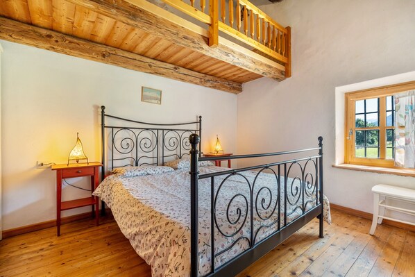 1 bedroom, bed sheets