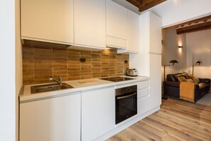 Geladeira, fogão, cooktop, lava-louças