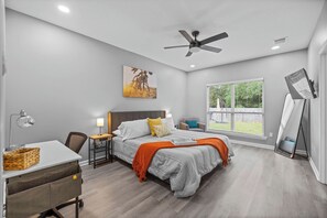 4 bedrooms, desk, iron/ironing board, travel cot