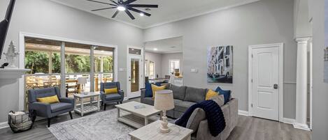 Smart-TV, Kamin, Tischfußball