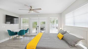 5 chambres, bureau, fer et planche Ă repasser, lit parapluie