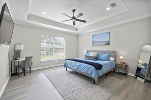 5 عدّة غرف نوم ومكتب ومكواة/لوح كي وسرير سفر