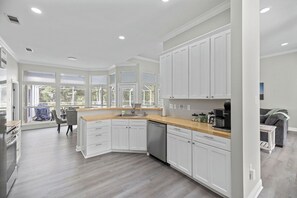 Fridge, microwave, oven, stovetop - Family-Friendly with Game Room & Screened-In Pool (Ponchatoula)