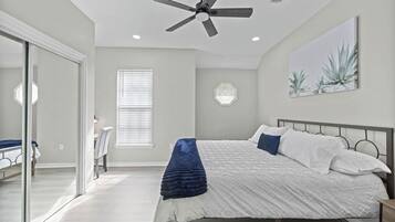 5 bedrooms, desk, iron/ironing board, travel crib