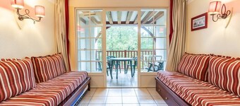 Close to the lake, beautiful apartment residence with swimming pool
