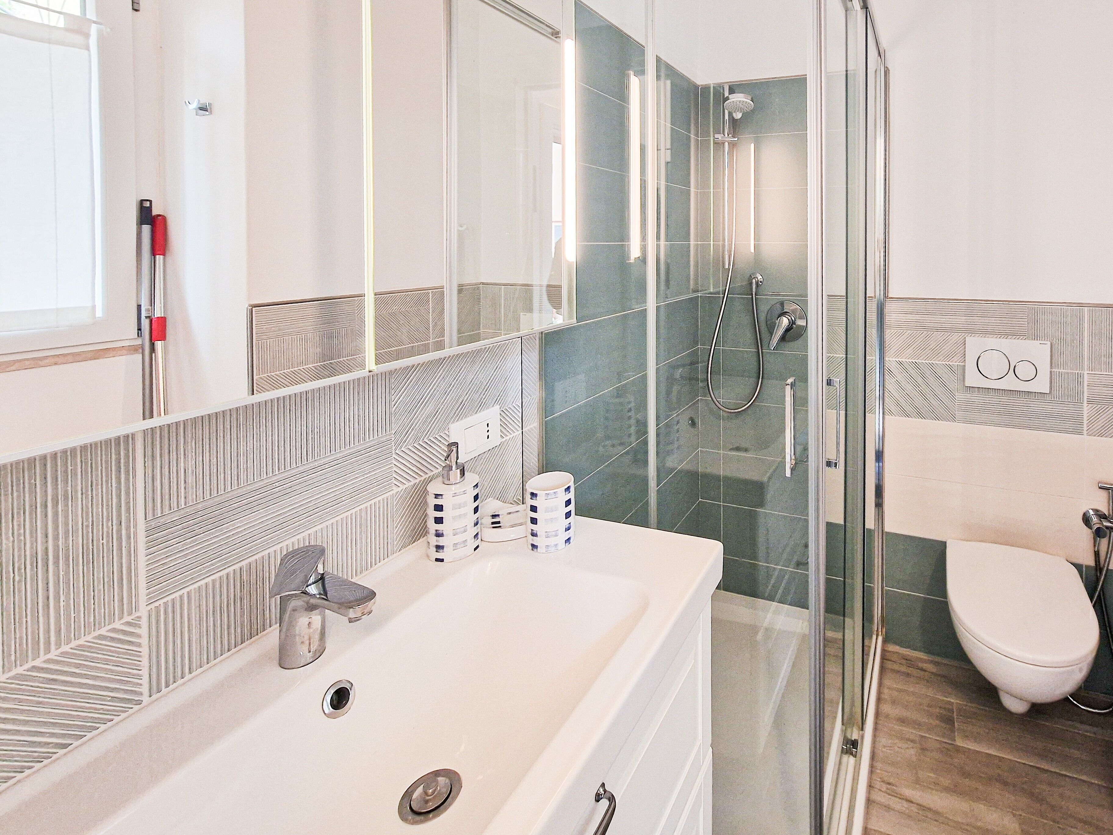 Shower, towels