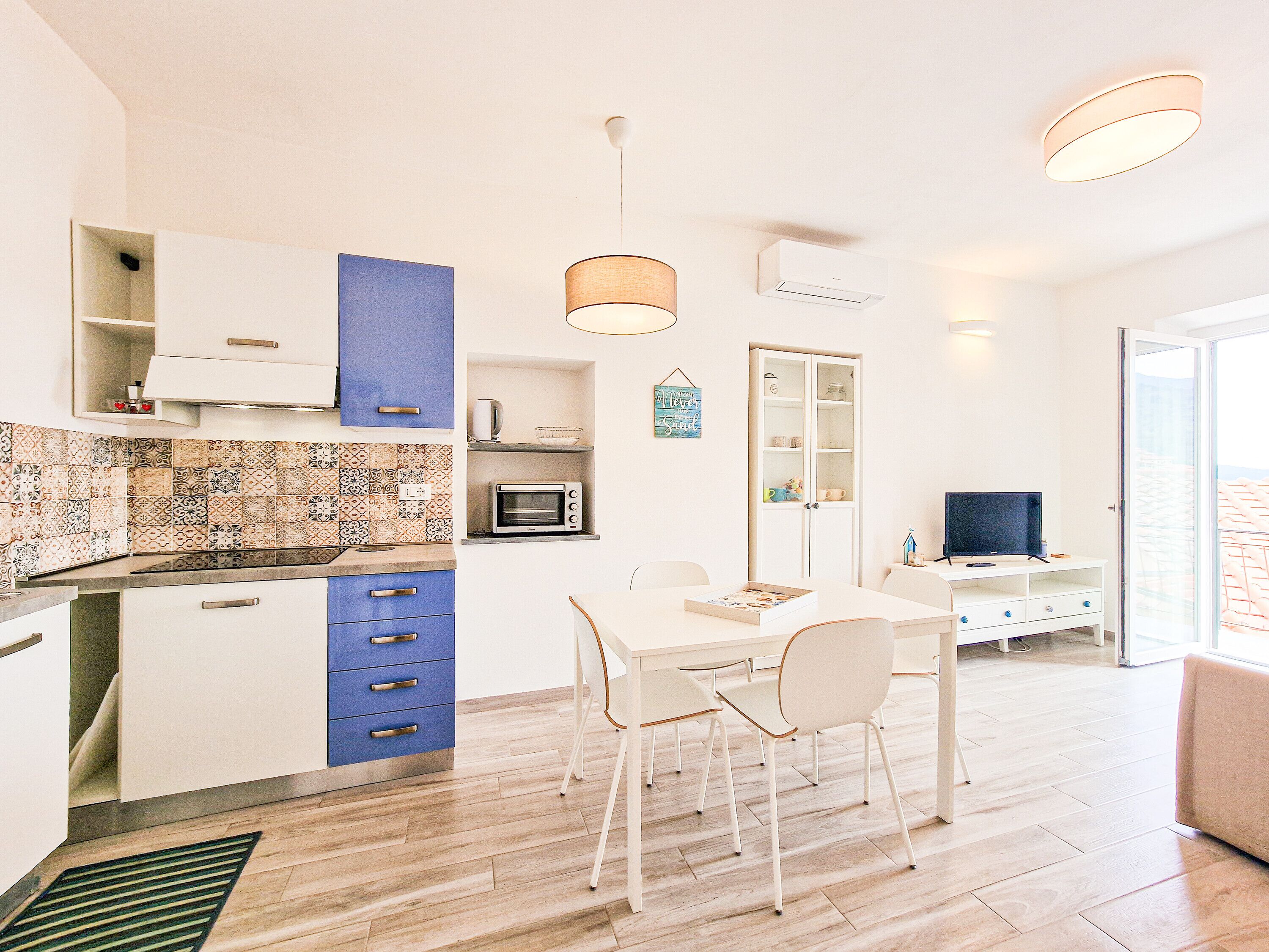 Kühlschrank, Kochgeschirr/Geschirr/Besteck