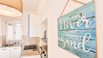 Fridge, cookware/dishes/utensils