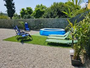 Property grounds - Holiday Home 'Villa Lilia Appartamento Verde' with Shared Garden and Wi-Fi (Arona)