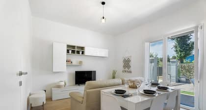 Holiday Home 'Villa Lilia Appartamento Verde' with Shared Garden and Wi-Fi