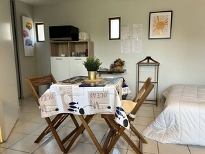 Dining - 1003 - Studio Avec vue sur L'etang de Dahouët (PLENEUF VAL ANDRE)