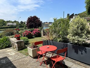 Outdoor dining - 1003 - Studio Avec vue sur L'etang de Dahouët (PLENEUF VAL ANDRE)