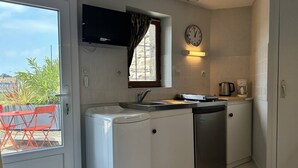 Fridge, microwave, toaster, cookware/dishes/utensils - Studio near Dahouët harbour | 2 guests | Ref 1003 (PLENEUF VAL ANDRE)