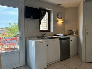 Fridge, microwave - 1003 - Studio Avec vue sur L'etang de Dahouët (PLENEUF VAL ANDRE)