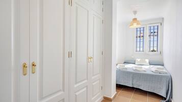 3 chambres, fer et planche à repasser, Wi-Fi gratuit, draps fournis