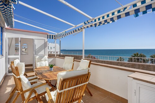 Apartamento 'La Terracita De Candi El Puerto' con vistas al mar, Wi-Fi y aire acondicionado.