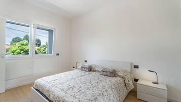 2 dormitoris, planxa i posts de planxar, wifi gratuïta i roba de llit