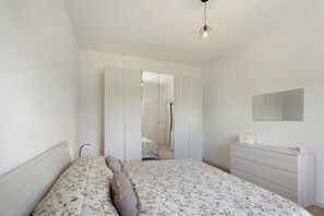 2 slaapkamers, een strijkplank/strijkijzer, gratis wifi, beddengoed