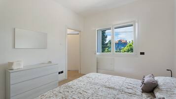 2 chambres, fer et planche à repasser, Wi-Fi gratuit, draps fournis