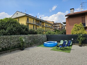 Exterior - Holiday Home 'Villa Lilia Appartamento Blu' with Shared Garden, Balcony and Wi-Fi (Arona)