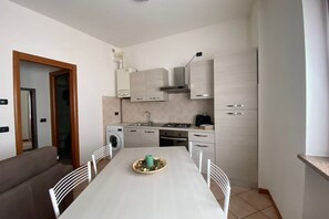 Fridge, microwave, oven, coffee/tea maker - Studio 15 min from Rho Fiera (Foliage House) (Senago)