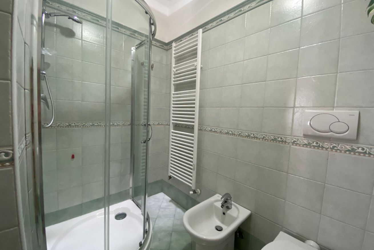 Regadera, secadora de cabello, bidet 