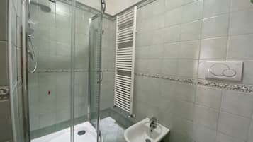 Regadera, secadora de cabello, bidet