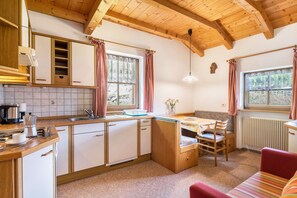 Fridge, oven, stovetop, coffee/tea maker