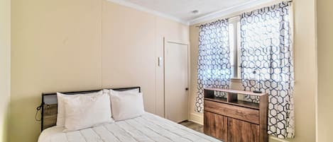 1 bedroom, iron/ironing board, WiFi, bed sheets