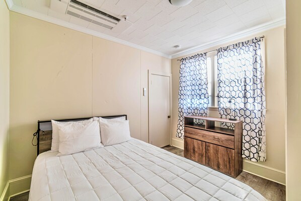 1 habitación, tabla de planchar con plancha, wifi y ropa de cama 