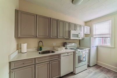 One Bedroom Apartment Located in Downtown Falmouth