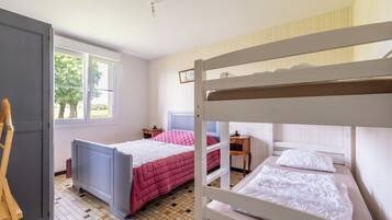 6 chambres, fer et planche Ă  repasser