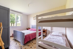 6 bedrooms, iron/ironing board - Holiday Home 'Gîte La Clé Des Champs' with Private Terrace and Private Garden (Saint-Étienne-du-Bois)