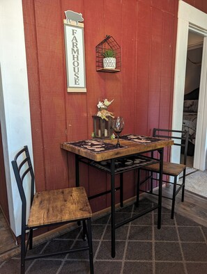 Dining - Barn Sanctuary w Private Hot Tub and Pond View (Walnut Cove)