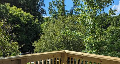 Barn Sanctuary w Private Hot Tub and Pond View