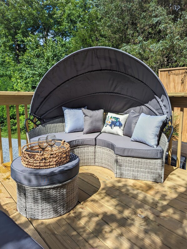 Property grounds - Barn Sanctuary w Private Hot Tub and Pond View (Walnut Cove)